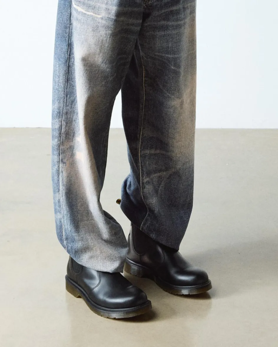 Dr. Martens Last Chance Styles*2976 Smooth Leather Chelsea Boots in Black Black — Smooth Leather